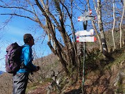 15 Prendiamo a dx sentiero per Croce di Bracca e incrocio sent. 597 e 594